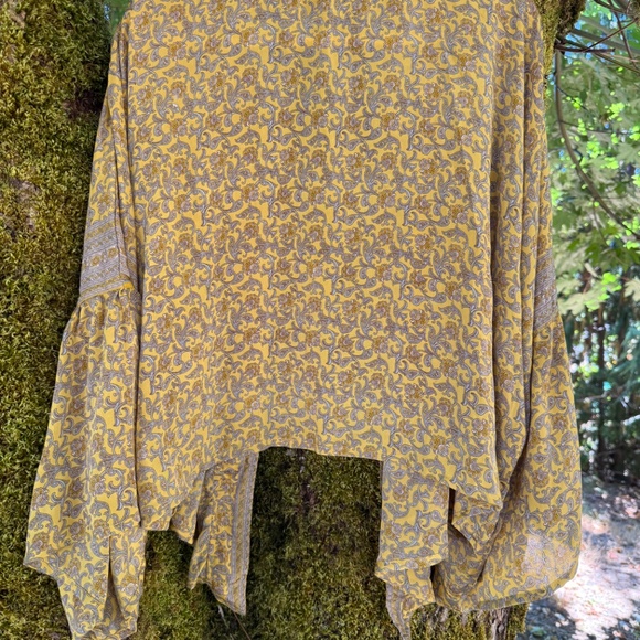 Kantha Bae Silk Shrug - Picture 2 of 4